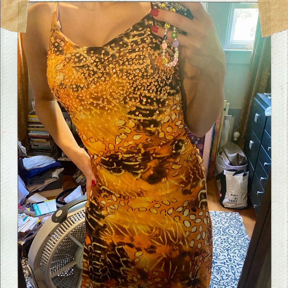90s vintage supermodel dress. Thrifted in Paris France! Fits all